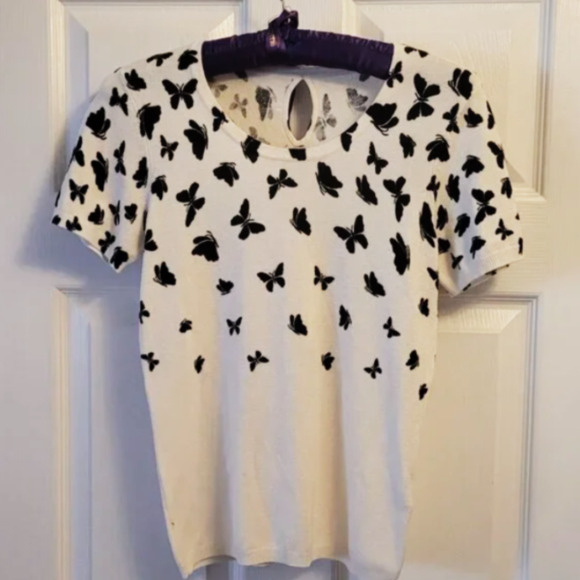 Short-Sleeved Sweater White with Black Butterflies Medium - Picture 1 of 6